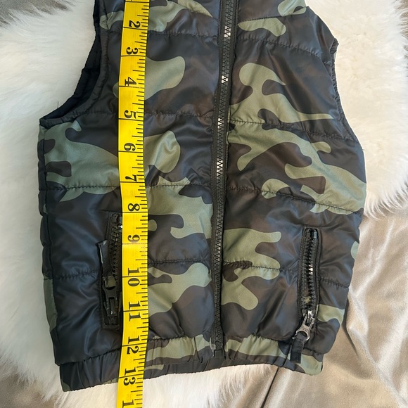 Little Boys’ Camo Vest by Winter Warmers - Picture 3 of 13